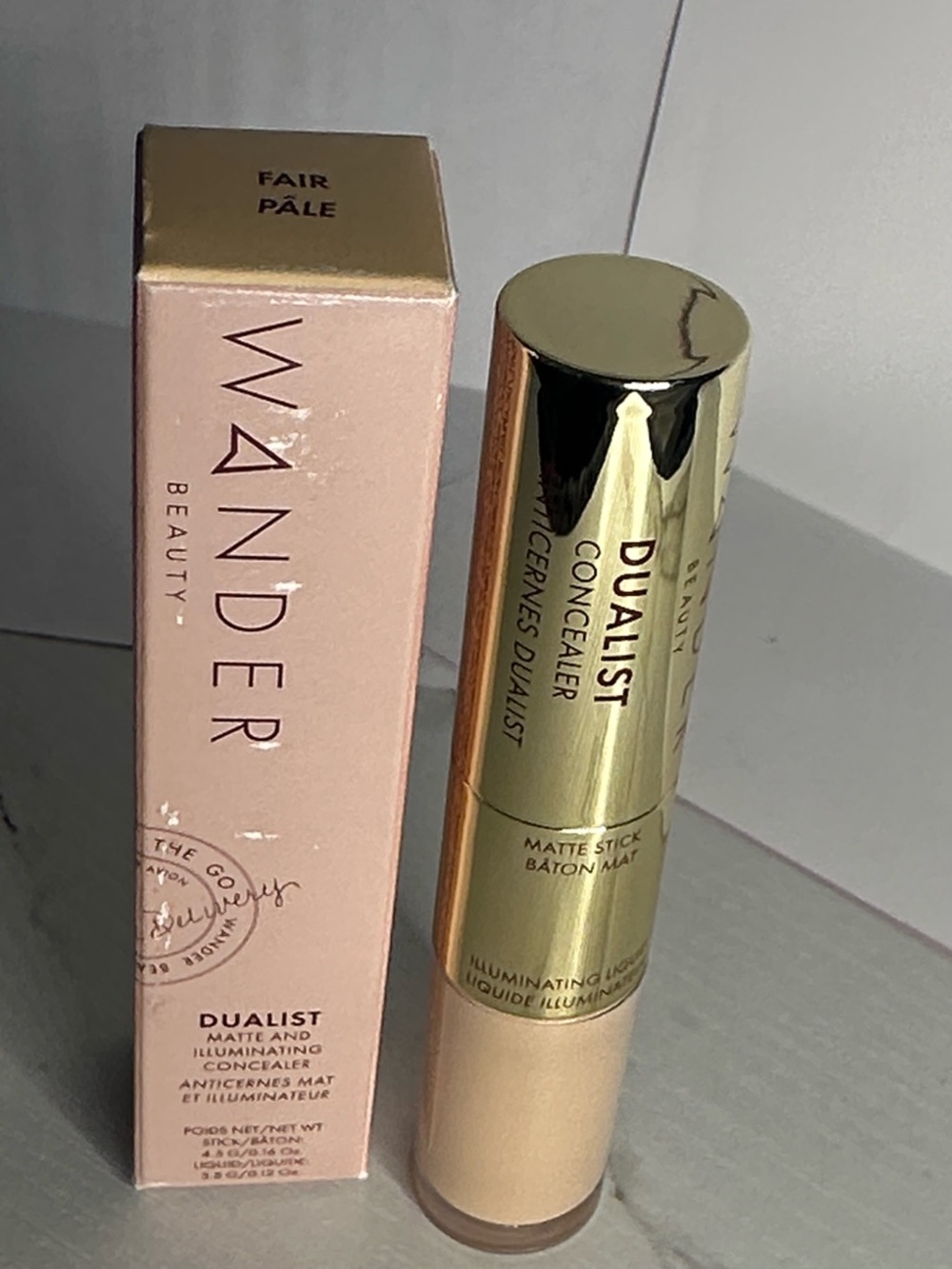 Wander Beauty Dualist Concealer Stick in Fair/Pale with Gold Cap